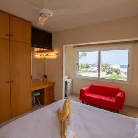 Fig Tree Bay No 5, Area